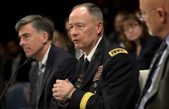 El director de la NSA, el general Keith Alexander, testifica ante el Comité de Inteligencia de EEUU. (Foto: SHAWN THEW)