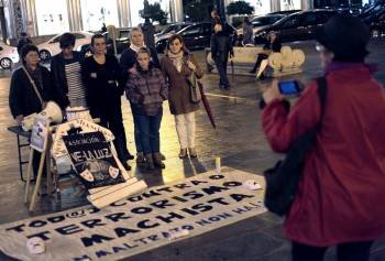 El colectivo 'Ve-la luz', de A Coruña, se manifestó el viernes contra la violencia machista. (Foto: CABALAR)