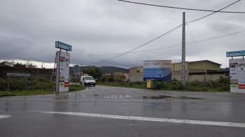 El enlace del Polígono industrial de Pazos con la carretera N-525, en el término municipal de Verín. (Foto: A. R.)