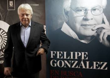 El expresidente del Gobierno Felipe González, durante la presentación ayer de su libro en Madrid. (Foto: CHEMA MOYA)