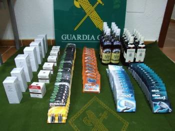 Varios productos sustraídos en un supermercado y recuperados por la Guardia Civil.