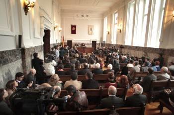 La sala de vista del TSXG, durante la lectura de la sentencia del 'Prestige', el pasado miércoles. (Foto: CABALAR)