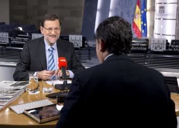 Mariano Rajoy, durante la entrevista que concedió ayer en el Palacio de la Moncloa.  (Foto: DIEGO CRESPO)