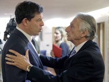 Gómez Besteiro y Fernández Alvariño, tras la reunión. (Foto: LAVANDEIRA JR)