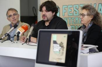 César Silva, Gonzalo G. Palmeiro y Ana Garrido, en la presentación ayer de la película de la clausura. (Foto: XESÚS FARIÑAS)