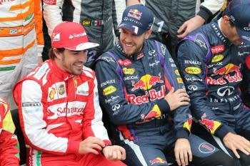Alonso, tercero en Interlagos, con el campeón del mundo, Vettel. (Foto: Carlos Villalba)