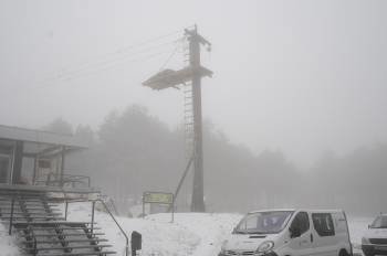 Imagen del entorno  de la estación de Manzaneda con las nieve caída durante los últimos días.. (Foto: XESÚS FARIÑAS)