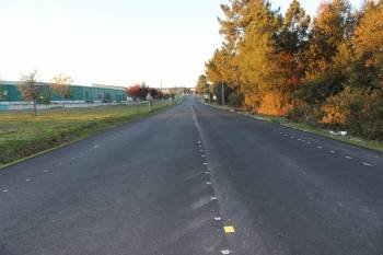 Una de las zonas recién asfaltadas, a falta aún de pintar. (Foto: LR)