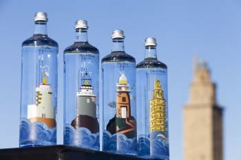 Los cuatro modelos de botella presentados y de los que se fabricarán solamente 5.000 unidades.