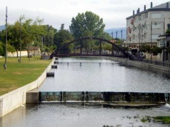 El Concello tiene la captación de agua en el río Támega, a la altura de la playa fluvial.