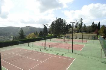 Instalaciones del Club de Tenis en la zona del Pazo de Ramirás. (Foto: MARTIÑO PINAL)