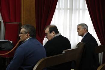 Jesús Parente, Guillermo Alvarellos y Óscar Sánchez Ruido, en el juicio en la Audiencia. (Foto: XE´SUS FARIÑAS)