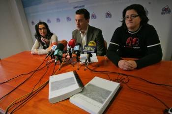 Susana García, Xosé Somoza y Ximena González. (Foto: MARCOS ATRIO)
