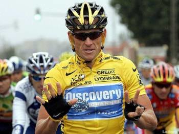 Lance Armstrong celebra el que era su séptimo triunfo en el Tour de Francia.