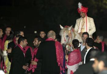 Gulraj Behl, a su llegada a la ceremonia de su boda con Shristi Mittal. (Foto: TONI ALBIR)