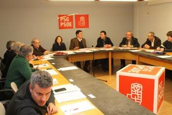 Gómez Besteiro, en el centro, presidiendo la reunión de la Ejecutiva del PSdeG.