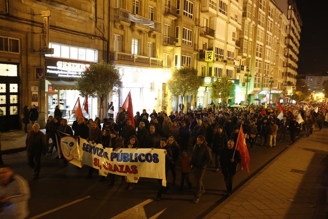 Imagen de la manifestación que recorrió el centro de Ourense. (Foto: Xesús Fariñas)