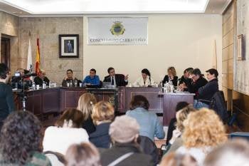 La Corporación municipal de Carballiño se reunió ayer en dos sesiones de pleno. (Foto: EDUARDO BANGA)