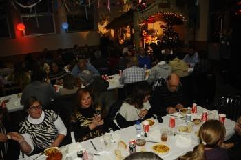 Participantes en una cena de empresa de Navidad el año pasado. (Foto: ARCHIVO)