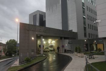 Acceso al Complexo Hospitalario de Ourense a través del servicio de Urgencias. (Foto: ARCHIVO)