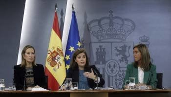 Soraya Sáez de Santamaría durante la rueda de prensa posterior al Consejo de Ministros. (Foto: ALVARADO)