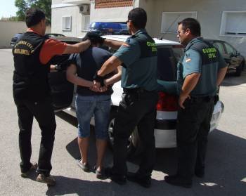 La Policía Judicial de la Guardia Civil detiene a un delincuente en Almansa. (Foto: ARCHIVO)