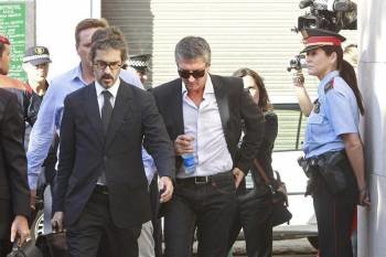 Jorge Messi, a la derecha, en el juzgado de Gavà hace unos meses.