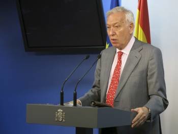 El ministro García-Margallo, ayer anunciando la noticia de la CE en Bruselas. (Foto: JAVIER GARCÍA MARTÍN)