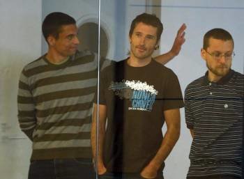 Eduardo Vigo Domínguez, Roberto Rodríguez Fiallega y Antón Santos Pérez, durante el juicio. (Foto: JAVIER LIZÓN)