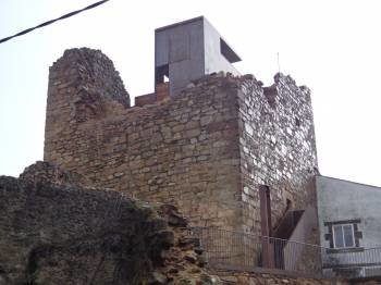 Mirador construido sobre la torre de O Castro, en O Barco. (Foto: J.C.)