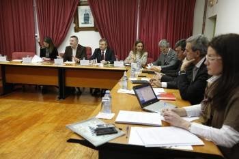 Imagen de la reunión mantenida ayer en Escairón (O Saviñao-Lugo), que ordenó los pasos a seguir. (Foto: X. FARIÑAS)
