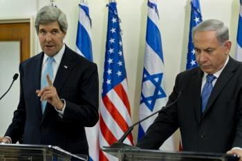Kerry, durante la rueda de prensa conjunta con Benjamín Netanyahu, en Jerusalén. (Foto: JIM HOLLANDER)