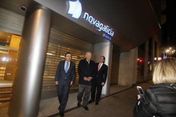 Francisco Botas, Javier Etcheverría y Juan Carlos Escotet durante su primera visita a Vigo. (Foto: AD)