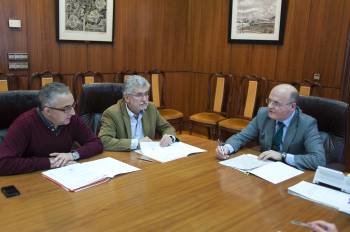 Plácido Álvarez, Rosendo Fernández y Manuel Baltar, durante la reunión de ayer en la Diputación.