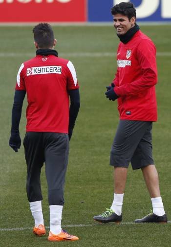 Villa y Diego Costa, ayer durante el entrenamiento. (Foto: JUANJO MARTÍN)