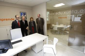 Xesús Vázquez, José Miguel Reza, Mercedes Gallego y Manuel Corredoira, en las nuevas instalaciones. (Foto: XESÚS FARIÑAS)