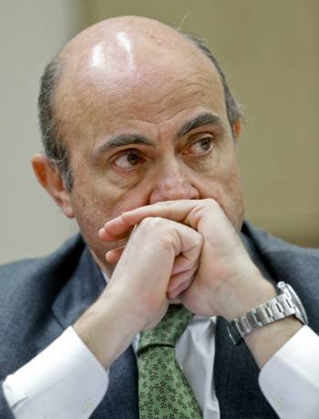 Luis de Guindos, en su comparecencia en la Comisión de Economía. (Foto: ARCHIVO)