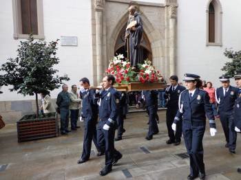 La procesión de san Mauro, a su entrada en la Praza Maior. (Foto: J.C.)