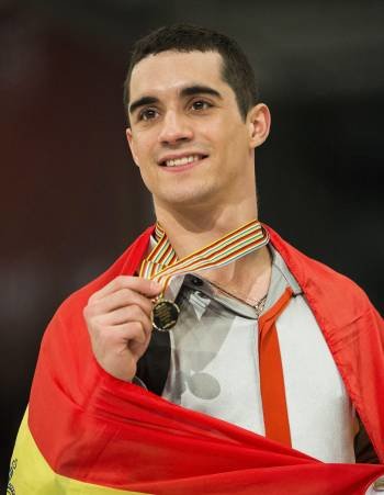 Fernández, con la medalla de oro. (Foto: TYBOR ILLYES)