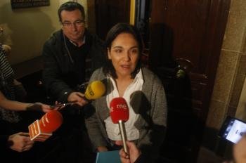 Carmen Dacosta atendió a los medios tras la reunión del grupo socialista municipal. (Foto: Miguel Ángel)