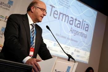 Agustín Fernández, alcalde de Ourense, durante la presentación de Termatalia hoy en Fitur.  (Foto: EFE)