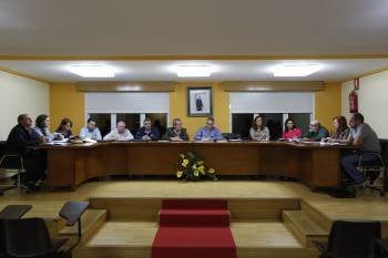 La corporación municipal de Pereiro de Aguiar se reúne hoy para iniciar de nuevo el PXOM de 2008. (Foto: XESÚS FARIÑAS)
