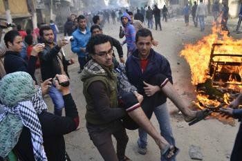 Graves disturbios en todo Egipto entre los simpatizantes de los Hermanos Musulmanes y la policía.  (Foto: EFE)