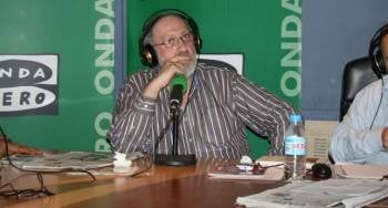 José Luis Alvite, en la radio.