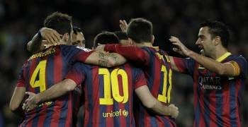 Los jugadores del Barcelona celebran el 2-0, el marcado por Pedro. (Foto: ALBERT OLIVÉ)