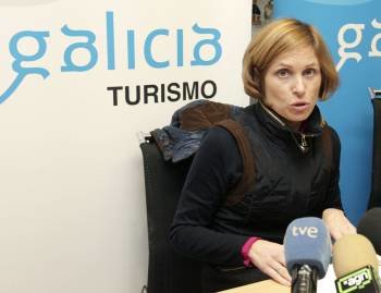 La directora de Turismo, Nava Castro, durante la rueda de prensa ofrecida ayer en Santiago.