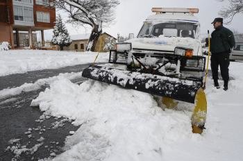 En localidades como A Mezquita, la nieve obligó a los centros a suspender las clases esta mañana.