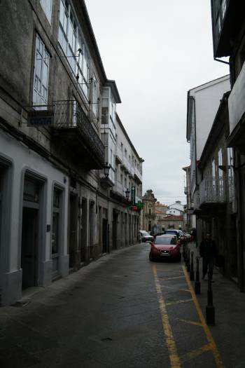La rúa San Roque de Celanova. (Foto: MARCOS ATRIO)