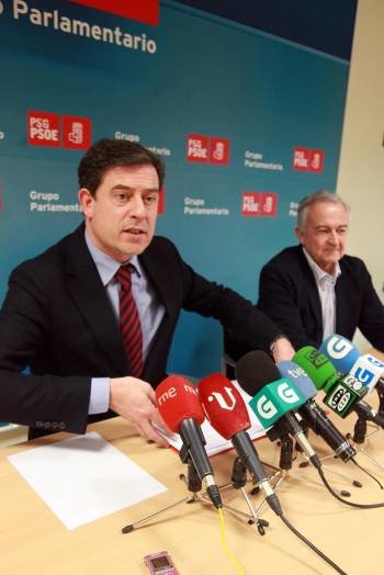 Gómez Besteiro y Méndez Romeu, durante la rueda de prensa en Compostela. (Foto: VICENTE PERNÍA)