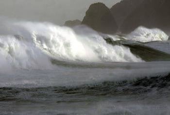 El temporal recobrará vigor mañana en Galicia. En imagen, la playa ferrolana de Ponzos.  (Foto: EFE)